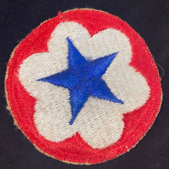 Vintage World War II Round US Army Defense Sleeve Patch Blue Star on White & Red - Picture 3 of 6